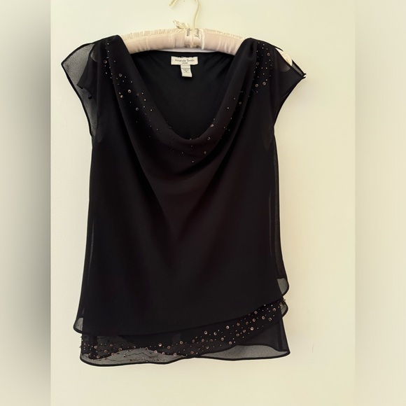 Beautiful Classy Amanda Smith, Two (2) Piece Set, Skirt and Top, Size 6 - Picture 2 of 10